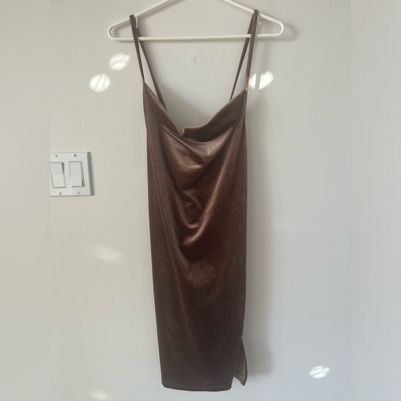 💟 3/$20 Plus Size Velvet Mini Dress - Picture 3 of 3